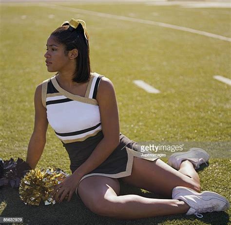 Cheerleader Sitting Stock Fotos Und Bilder Getty Images