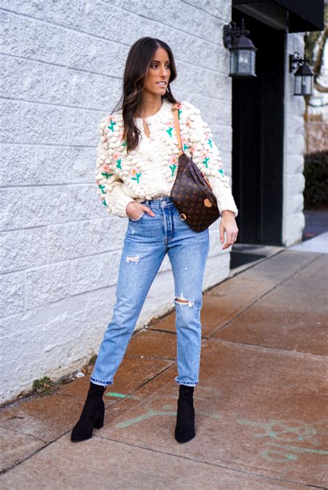 4 Easy Ways To Style Mom Jeans In Winter Sisters Guide To Style