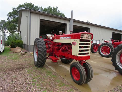 lot   international farmall  tractor vanderbrink auctions