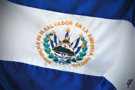 bandera salvadorena nikon   mm vr  dont  flickr