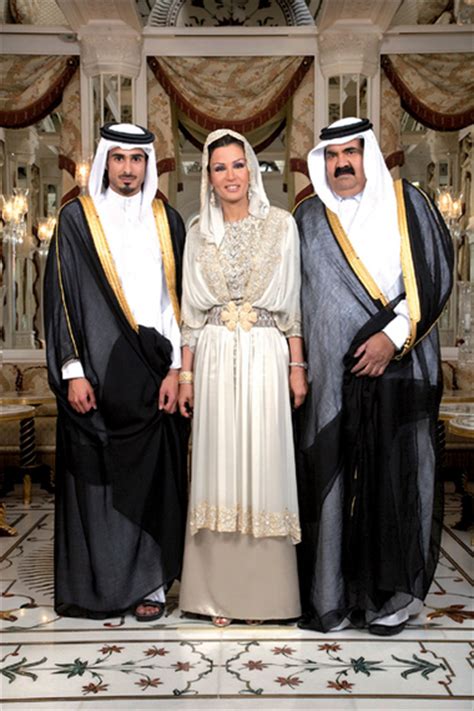 كيف قبلت الشيخة موزة الزواج من امير قطر حمد ال ثاني؟ عروبة