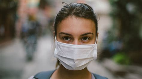 Should You Wear A Surgical Mask Read The Latest Guidelines Allure