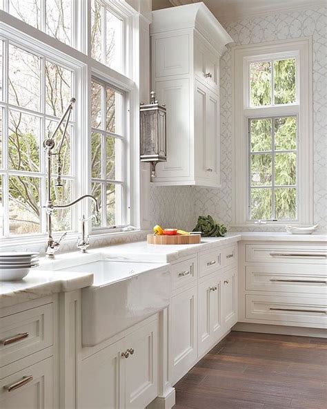 beautiful classic white kitchen       style  peter salerno lets build