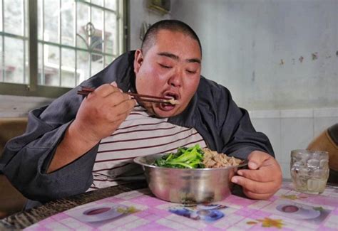 china s fattest man weighs 261kg cn