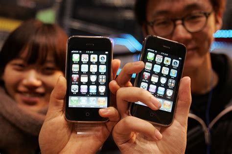 remember  apple iphone gs  retro smartphone  making  comeback