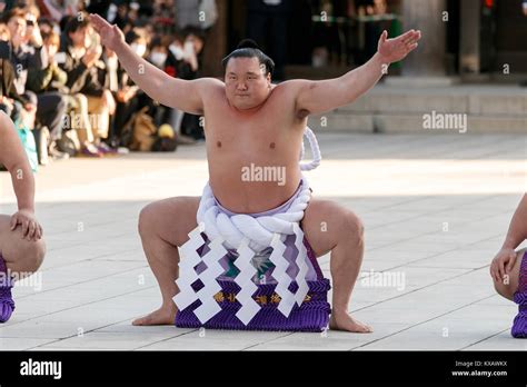 tokio japón 9 ene 2018 luchador de sumo hakuho sho realiza la