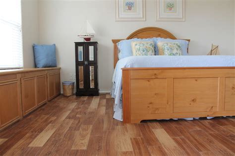 coastal bedrooms wood  tile maritim schlafzimmer austin von