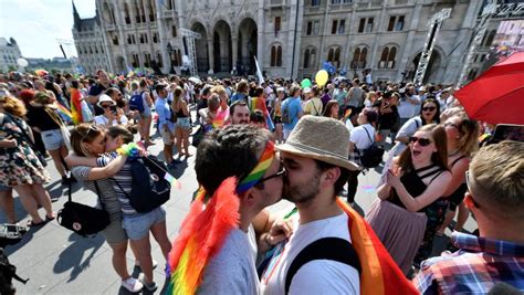 Hungary S Government Proposes Ban On Same Sex Adoption La Prensa