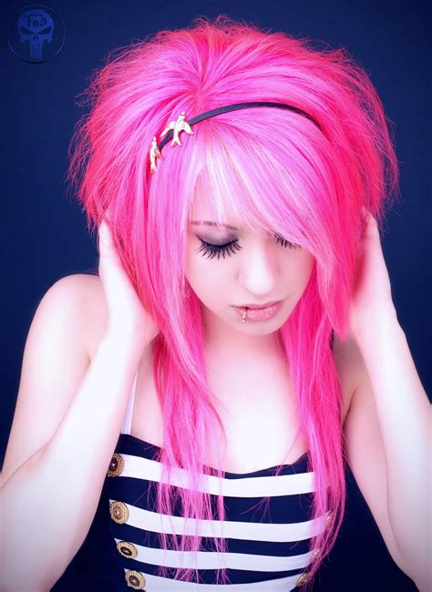 pink hair it s brave and bold and sexyy scene hair girl haircuts