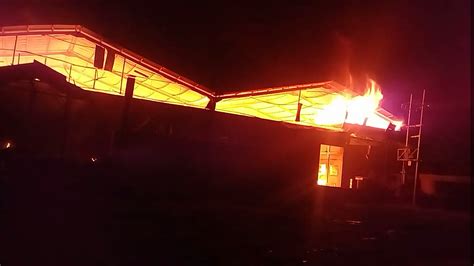 pabrik kayu  pandaan terbakar wartabromo