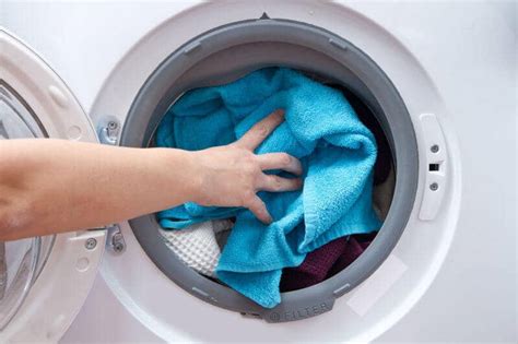 stinkt uw wasmachine dat kunt    stappen oplossen