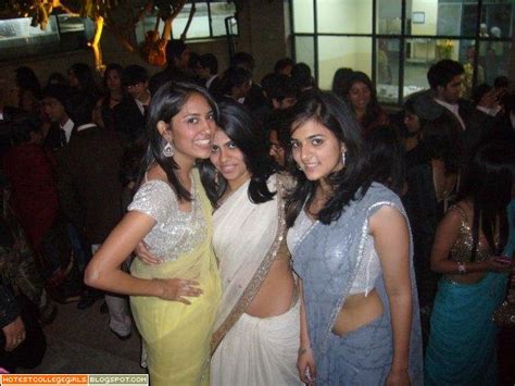 sexy desi indian girls showing cleawage in saree hot