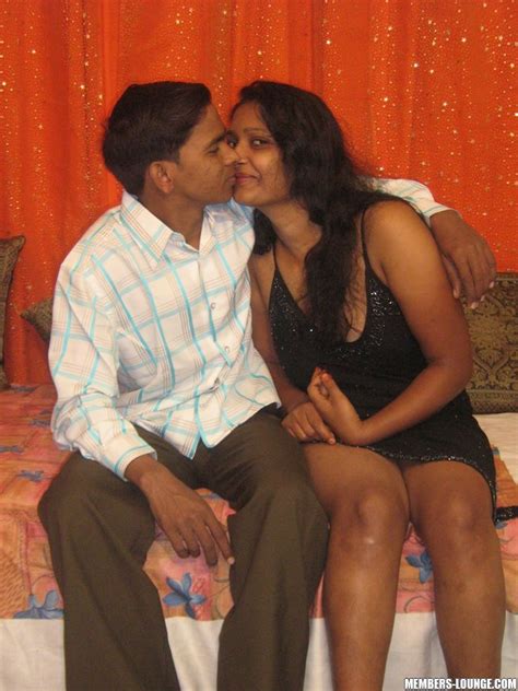 indian whore getting dildo banged at indian paradise