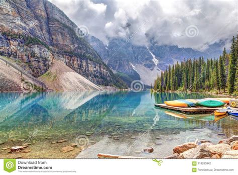 lac moraine au lac louise near banff dans le canadien les rocheuses photo stock image du