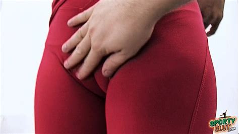 amazing cameltoe puffy pussy in tight yoga pants round ass too xvideos