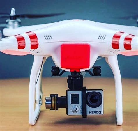 en junio de  hace  anos dji lanzaba su primer modelo de dron phantom le podias