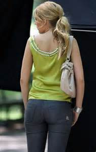 blake lively in a tight skirt 04 gotceleb