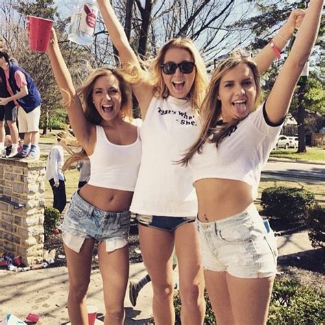 college girls know how to look hot and have fun 39 pics