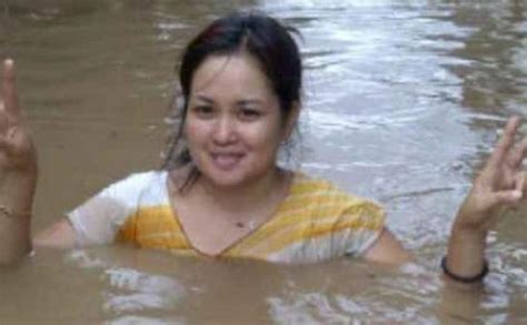 Manado Banjir Wanita Cantik Ini Mendadak Terkenal