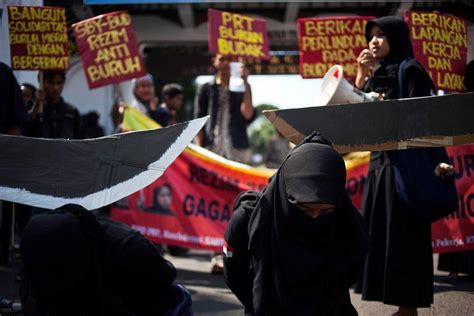 indonesians protest maid s execution in saudi arabia