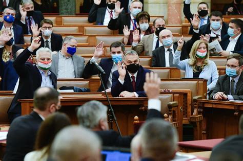opposition calls on fidesz to exclude szájer from party