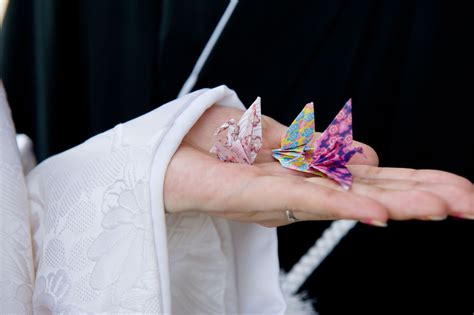 japanese unity ceremony  folding  wedding paper cranes