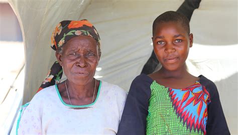 2 Women Malawi 2 Shelterbox Usa