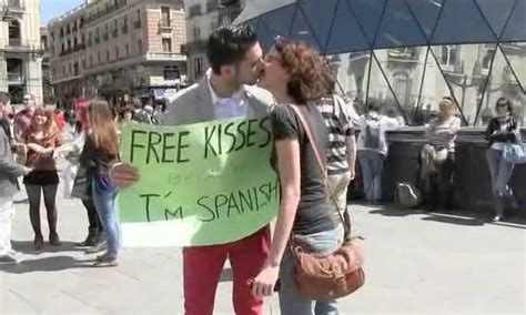 kiss in spanish big lady sex