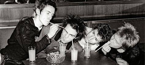Há 40 Anos Os Sex Pistols Levavam A Revolução Punk à Tv Inglesa