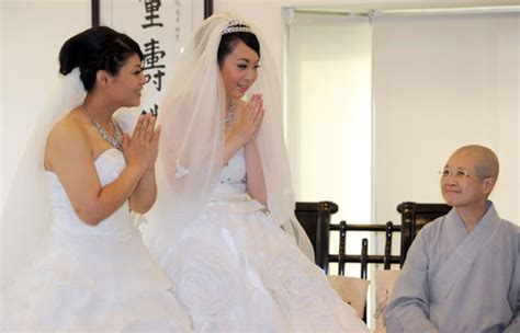 Taiwan Lesbian Couple Married In Buddhist Temple Oh Yes I Am