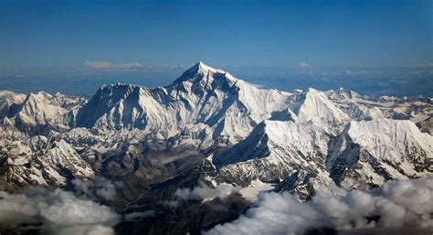 muntele everest  pierdut din inaltime din cauza cutremurului din nepal