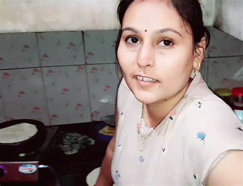 Puja Bhabhi Cooking And Romance With Hardcore Fucking