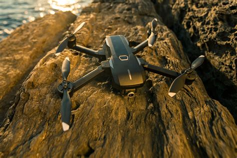 yuneecs mantis  drone packs   voice control