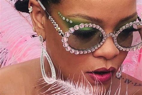 El Impresionante Look Con El Que Rihanna Conquistó El Carnaval De