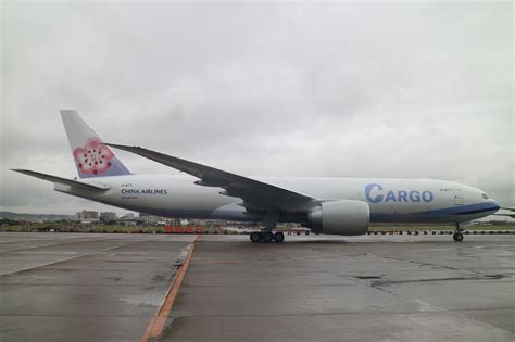 china airlines takes delivery   boeing  freighter