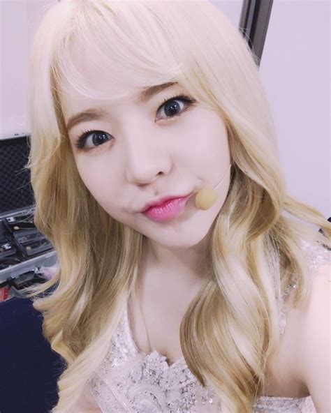 Snsd Sunny Greets Fans With Her Stunning Selfie