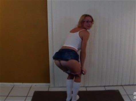 Landlord gives blowjob
