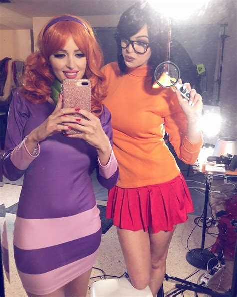 Characters Daphne Blake And Velma Dinkley From Hanna
