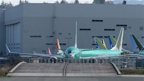 boeing 737 max new issue reportedly found that could push plane downward
