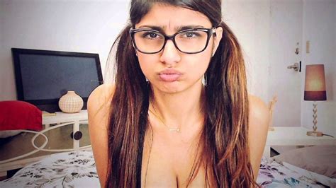 Mia Khalifa Bintang Film Porno Yang Berhenti Karena Takut Ancaman Isis