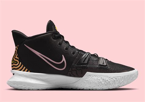 nike kyrie  ripple effect sees embroidered waves   heel