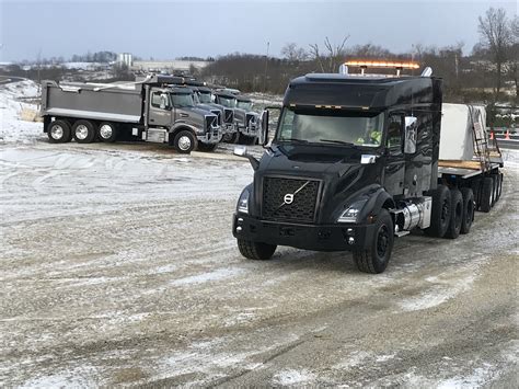 volvo unveils  heavy hauling vnx todays truckingtodays trucking