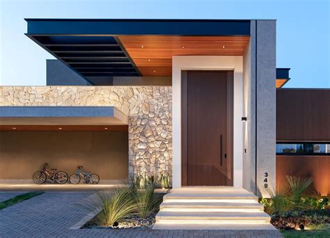 fachada de casa terrea  contemporanea  madeira metal concreto