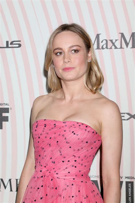 gorgeous brie larson showing off her big tits in sexy