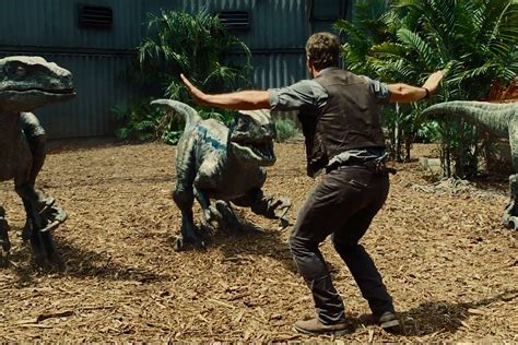 heres    expect   jurassic world sequel