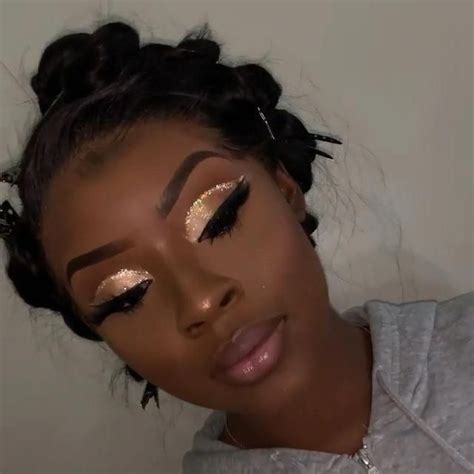 Pin By Myla On Make Up Dark Skin Makeup Glam Makeup Look Glitter