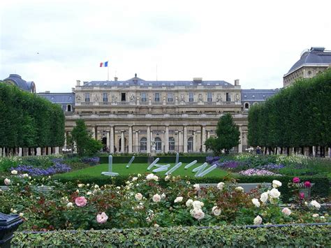 palais royal paris compare  tours   stunning palace