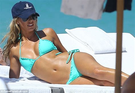 Lauren Stoner Shows Toned And Tanned Sexy Figure Yet Again In Miami