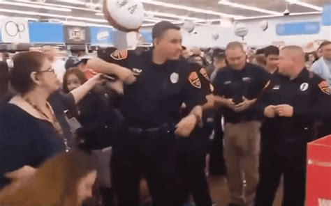 store fights  black friday  social news daily