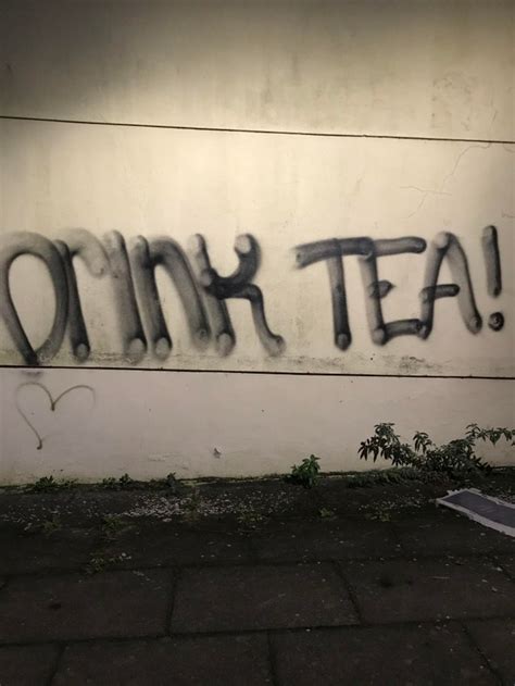 17 Hilarious Examples Of Graffiti Youd Only Find In Britain The Poke